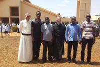 28 wrzesnia 2013 wszyscy nasi klerycy z rektorem i O. Jimem Gibsonem na uczelni Salwatorianow Jordan.